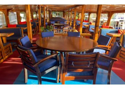 Teknede Akşam Yemeği