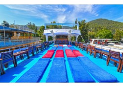 Teknede İş Yemeği