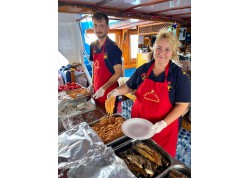 Teknede Akşam Yemeği